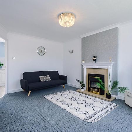 Family Friendly 3-Bed Home With Free Parking On Site Хъдърсфийлд Екстериор снимка