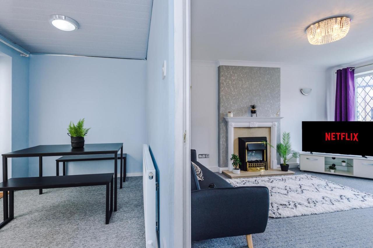 Family Friendly 3-Bed Home With Free Parking On Site Хъдърсфийлд Екстериор снимка